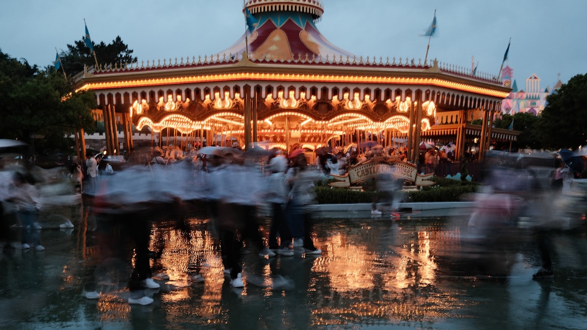 Tokyo Disneyland vs DisneySea